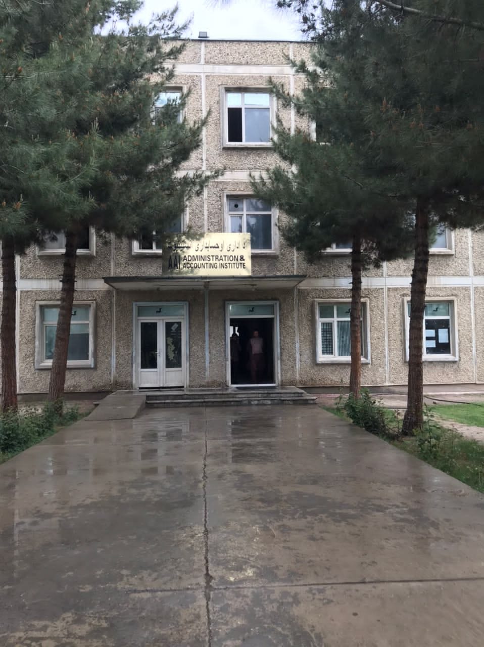 طالبان دو دانشجو را به‌دلیل تراشیدن ریش از خوابگاه معینیت جوانان 'با لت‌وکوب' اخراج کرد