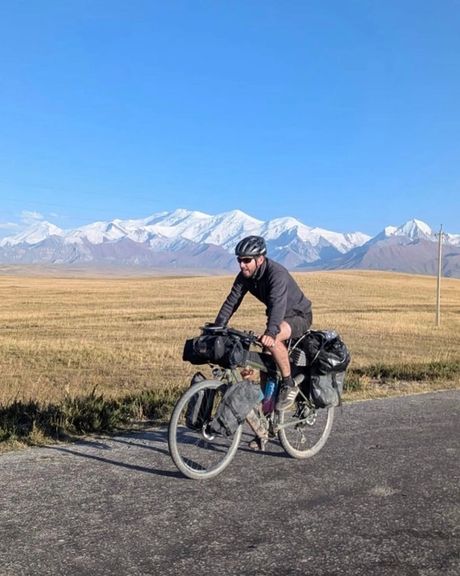 یک دوچرخهسوار غیرحرفهای سفر دور دنیا را به پایان رساند