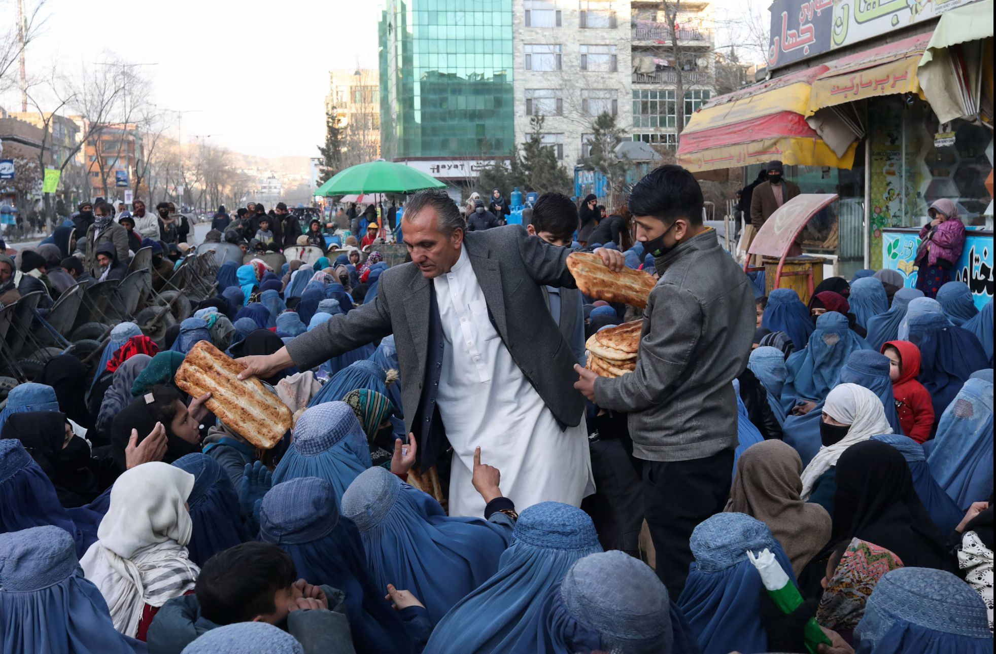 طالبان شتمنو ته: ژر تر ژره له خپلو پانګو څخه بې‌وزله افغانانو ته زکات ورکړئ