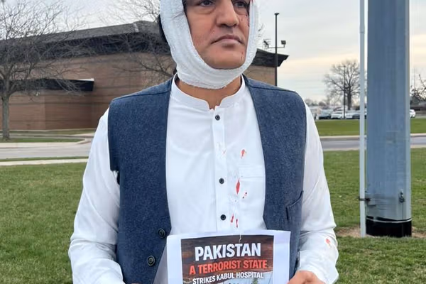 د امریکا اوهایو کې د پاکستان پر ضد یو افغان اعتراض کوونکی د پاکستانیانو له لوري ډبول شوی