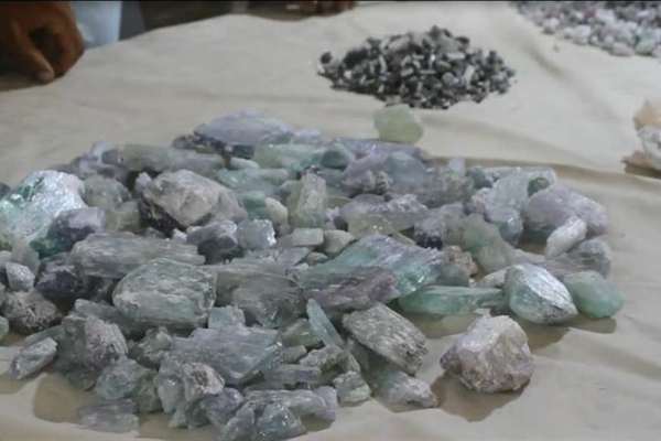 طالبان بار دیگر سنگ بیروج کنر را به ارزش ۱۶۲ میلیون افغانی فروخت