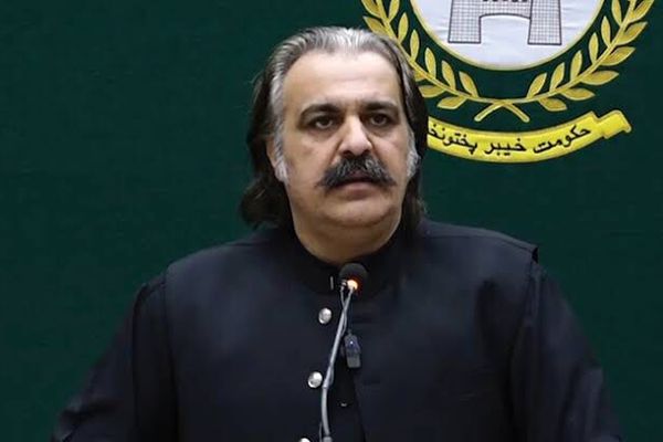 علي امین ګنډاپور: مرکزي حکومت دې له طالبانو سره په خبرو کې د ایالتي جرګې غړي هم شامل کړي