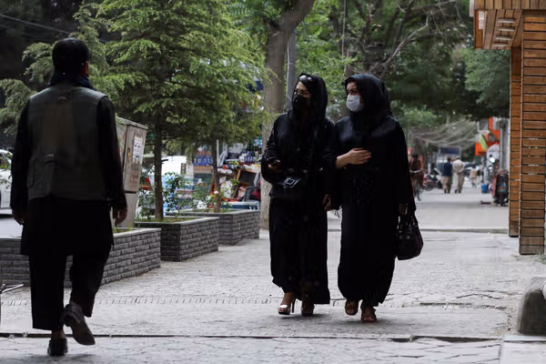 نماینده بریتانیا خواستار حضور کامل زنان در افغانستان شد