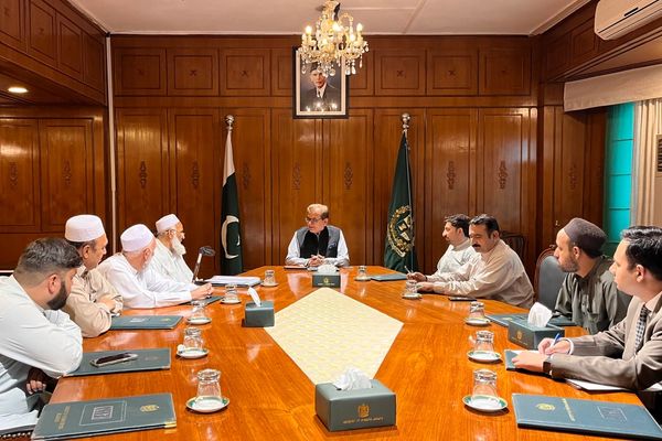 د افغانستان د سکرو پاکستاني واردوونکو د خپلو ستونزو د حل غوښتنه کړې