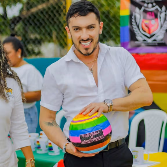 بازیگر سابق فیلمهای پورن وزیر برابری کلمبیا میشود