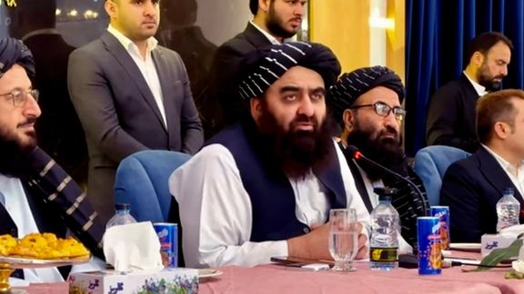 متقي افغان کډوالو ته: امريکا او ناټو په افغانستان کې ماتې خوړلې او اوس زموږ د سقوط هڅه کوي