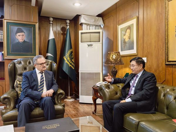 نماینده ویژه چین با مقام‌های عربستان، پاکستان، قطر و طالبان درباره افغانستان گفت‌وگو کرد