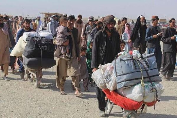 طالبان: له پاکستان او ایران نه تر ۱۰۰۰ ډېرې کورنۍ افغانستان ته راستنې شوې دي