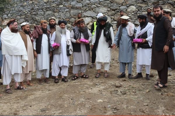 طالبان وایي، د کونړ زلزله ځپلو ته د ۵۰ کورونو جوړولو چارې پیل شوې