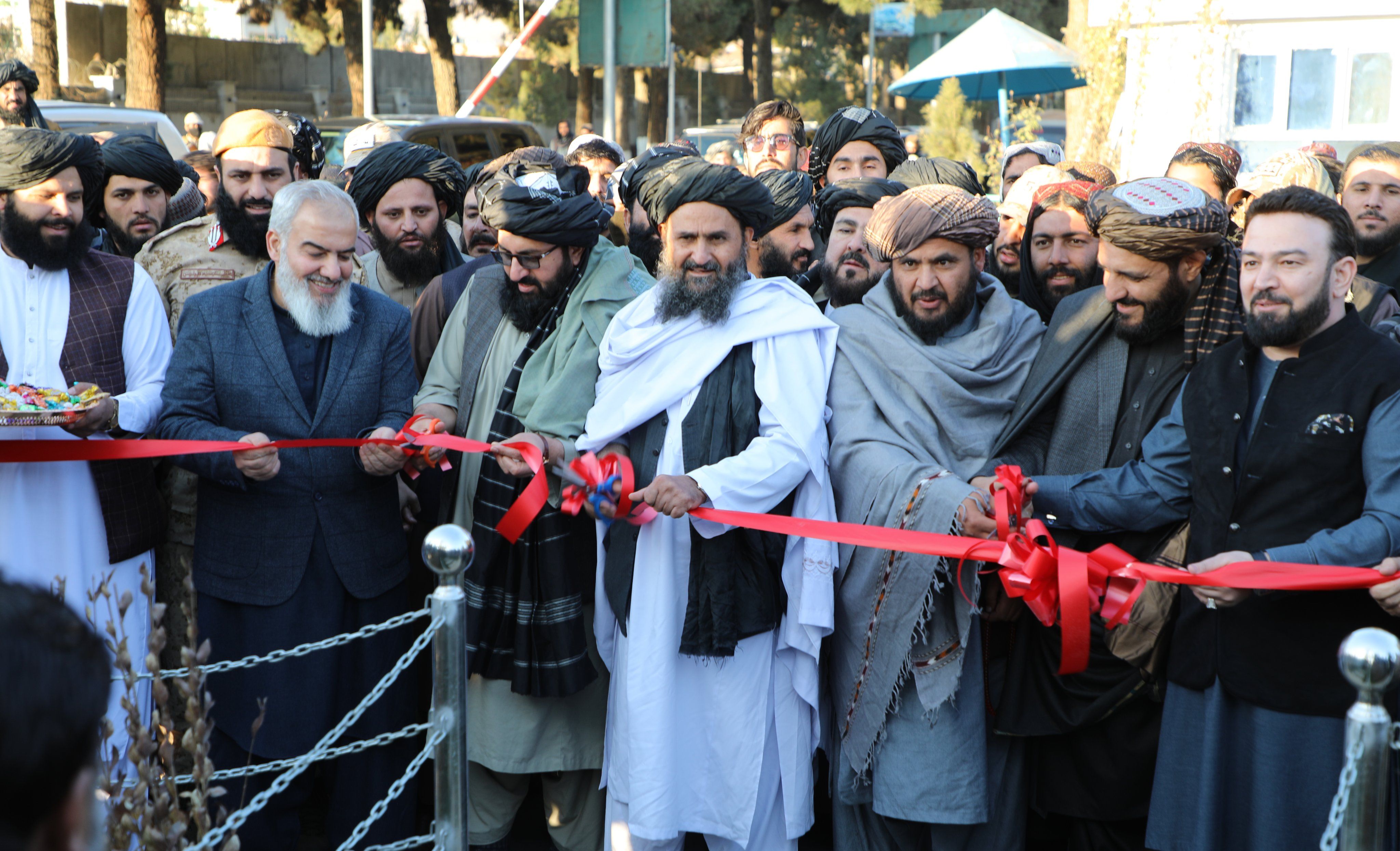 ملا برادر:  ټولې ادارې دې د پانګوالو بدني او رواني امنیت ته پام وکړي