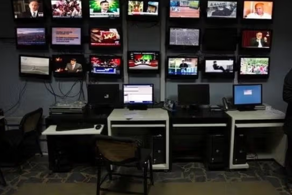 مركز حرية الإعلام: طالبان أغلقت ما لا يقل عن 15 قناة تلفزيونية خلال عام واحد