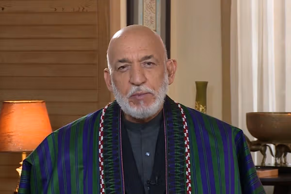 حامد کرزی همزمان با اعلام طالبان عید فطر را تبریک گفت