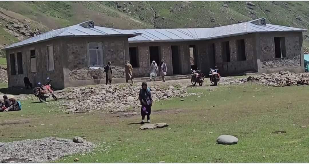 مردم راغستان بدخشان با هزینه شخصی خود یک مکتب و درمانگاه ساختند