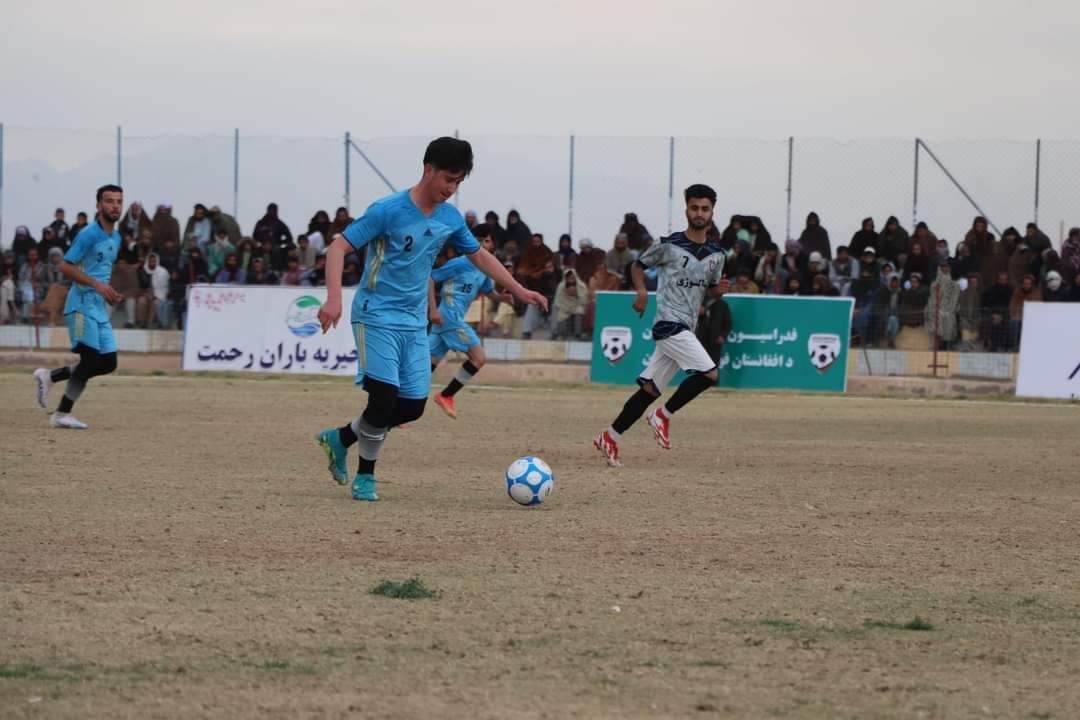 تیم فوتبال سرسبز یاشلر پس از گلباران تیم پیداگوژی، به صدر جدول رده‌بندی صعود کرد