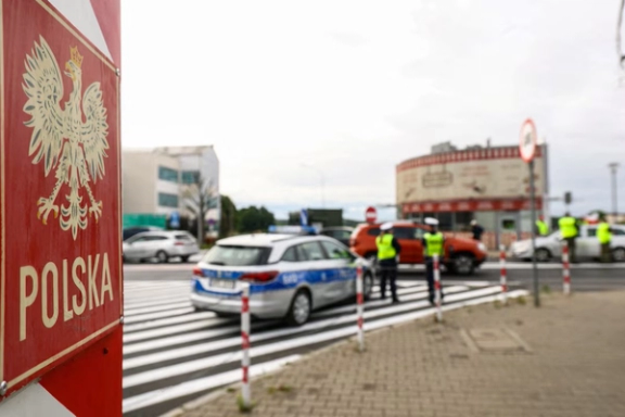 پولنډي ځواکونو ۲۱ تنه افغان او پاکستاني ناقانونه کډوال نیولي