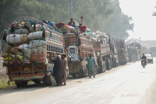 Pakistan Deports Nearly 3,000 Afghan Migrants In One Day