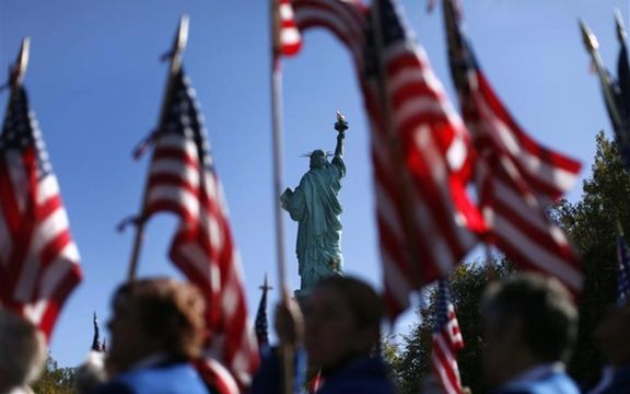 امریکا برای اعطای شهروندی طرح شرکت در مسابقه تلویزیونی را بررسی میکند