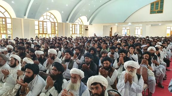 په کندهار کې د طالبانو د ولایت مقام په طالار کې د دغه ډلې تر واک لاندې د یوې ولسۍ غونډې څنډه