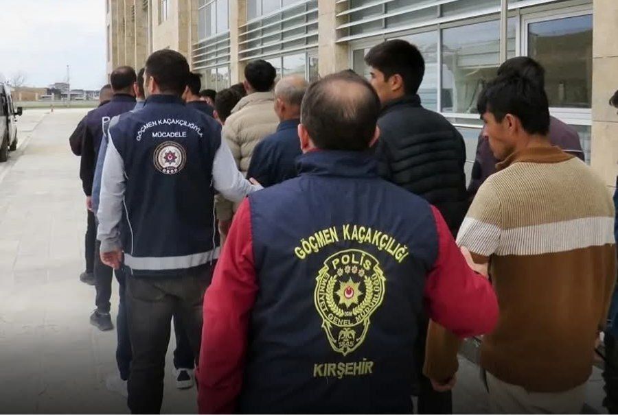 ترکیه: په روان کال کې مو ۱۵۲ زره ناقانونه کډوال نیولي چې ۴۲ زره یې افغانان دي