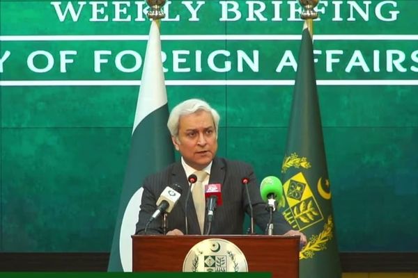 پاکستان د ایران د منځګړیتوب له وړاندیز څخه هرکلی وکړ