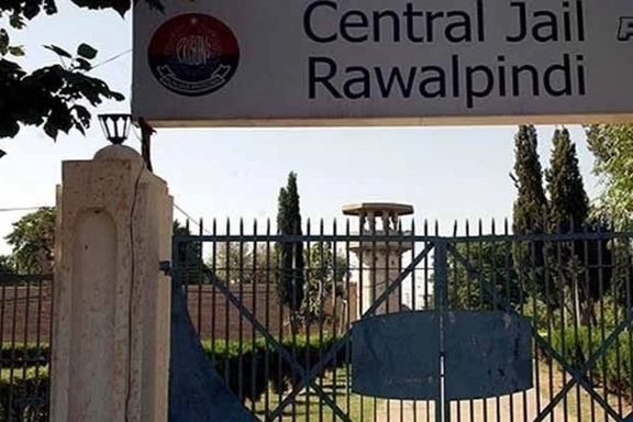 عمران خان برای دو هفته از ملاقات در زندان منع شد