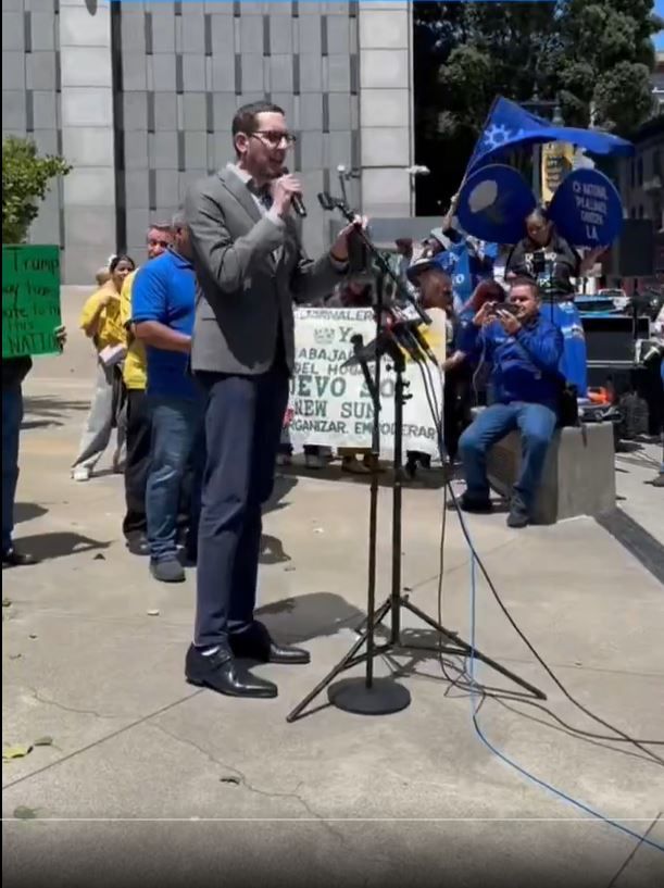 امریکايي سناتور: د ټرمپ ادارې له‌خوا د افغان پناه‌ غوښتونکو شړل ناقانونه او کرکجنه چاره ده