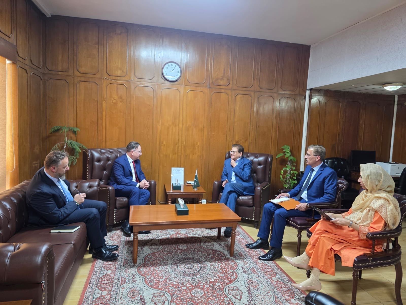 نماینده پاکستان و سفیر پولند درباره تهدیدهای فرامنطقه‌ای تروریسم گفت‌وگو کردند