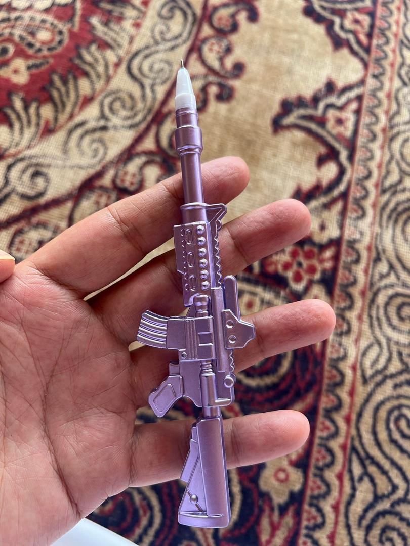 ځایي اوسېدونکي: د خوست په بازارونو کې په ازاد ډول د وسلو په شکل د قلمونو پېر او پلور کېږي