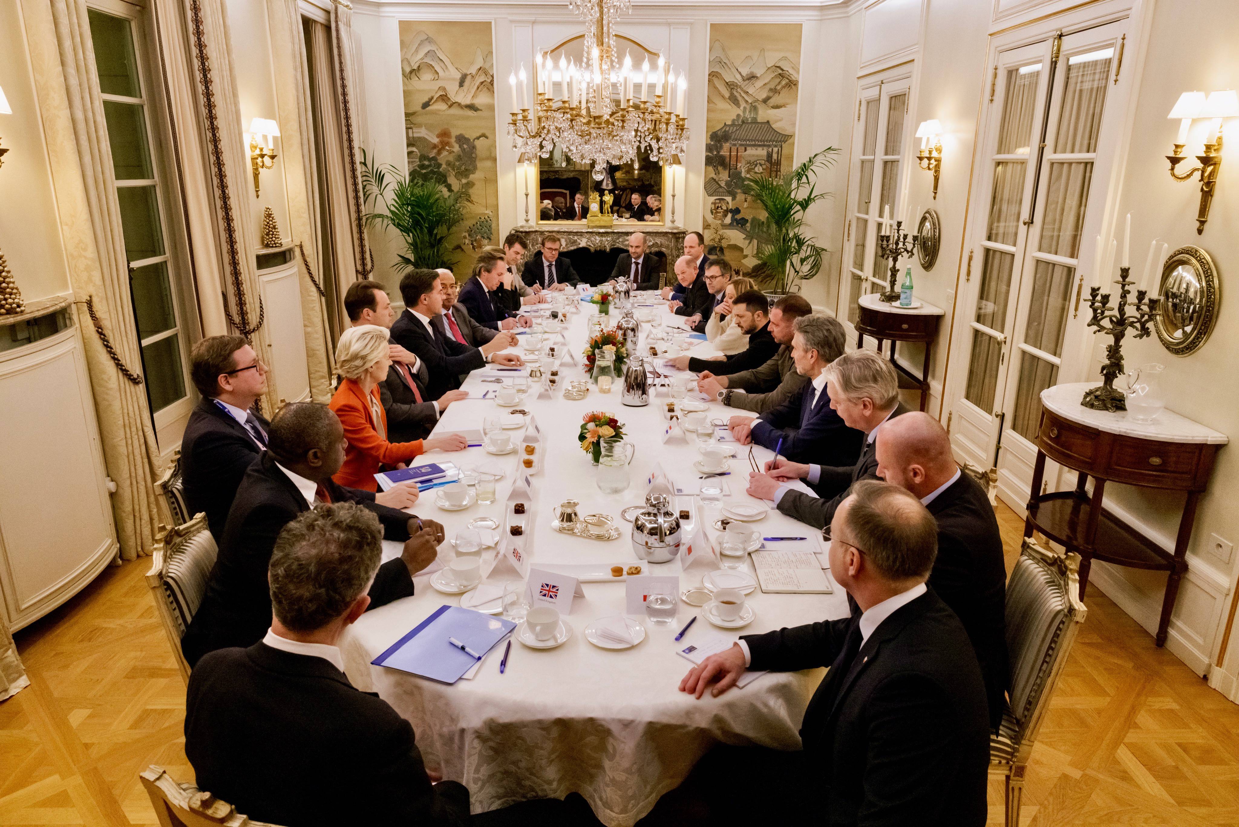 نشست رهبران اتحادیه اروپا با حضور زلنسکی برای بررسی صلح میان اوکراین و روسیه برگزار شد