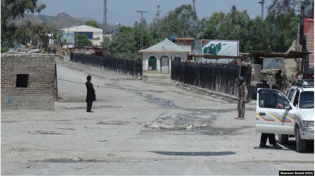 د کډوالو د ستنېدو لپاره؛ پاکستان او طالبانو د تورخم لارې د پرانیستې په اړه ناسته کړې