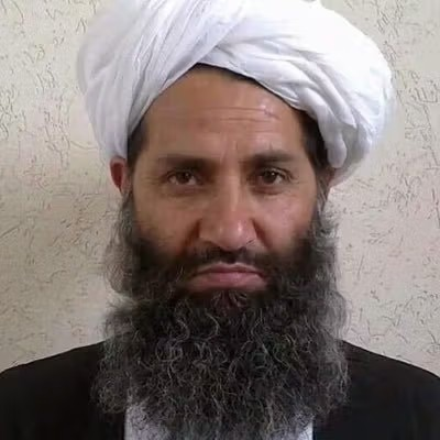 مسؤول باكستاني سابق: على ملا هبة الله آخوندزاده أن يدرك أن الأفغان يعانون من الفقر المدقع