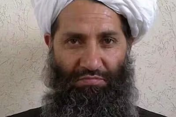 مسؤول باكستاني سابق: على ملا هبة الله آخوندزاده أن يدرك أن الأفغان يعانون من الفقر المدقع