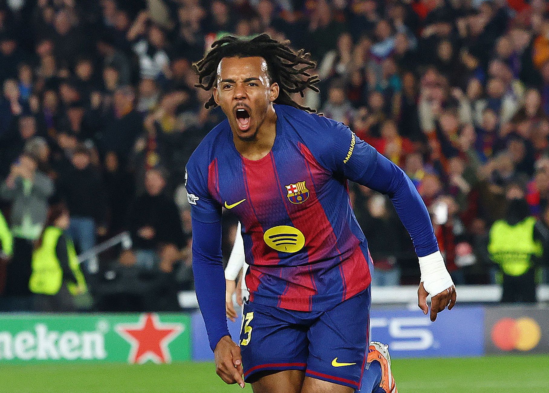 لیگ قهرمانان اروپا؛ درخشش ژول کونده و پیروزی دشوار بارسلونا مقابل آینتراخت فرانکفورت