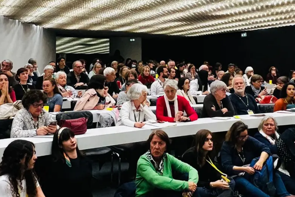 Amnesty International Urges France To Facilitate Visa Issuance For Afghan Women