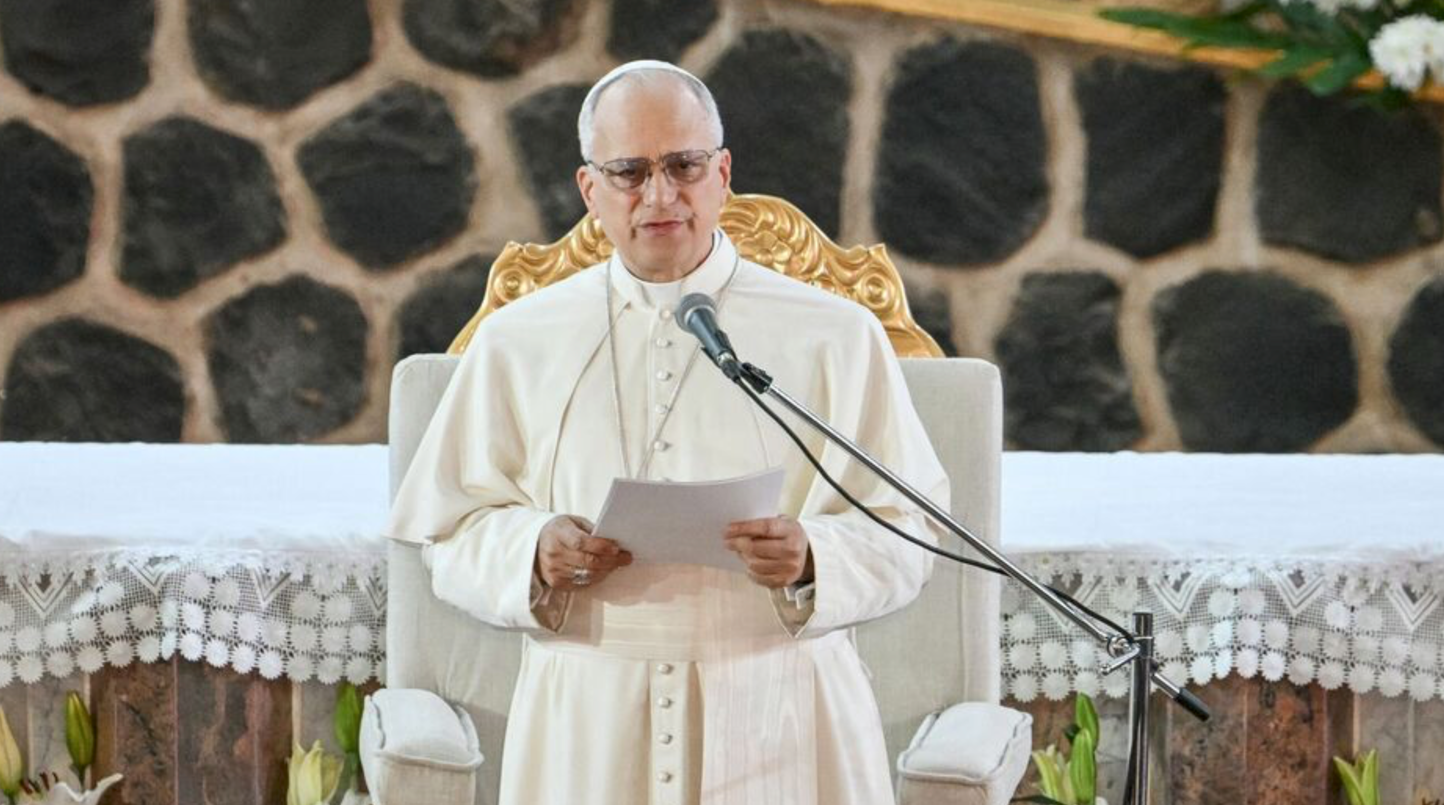 پاپ لیو وايي نړۍ د «يو څو مستبدانو» په لاس ورانېږي