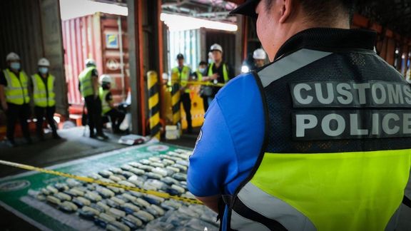 پولیس فیلیپین محموله چند میلیون دالری متآمفتامین با منشا افغانستان را کشف کرد