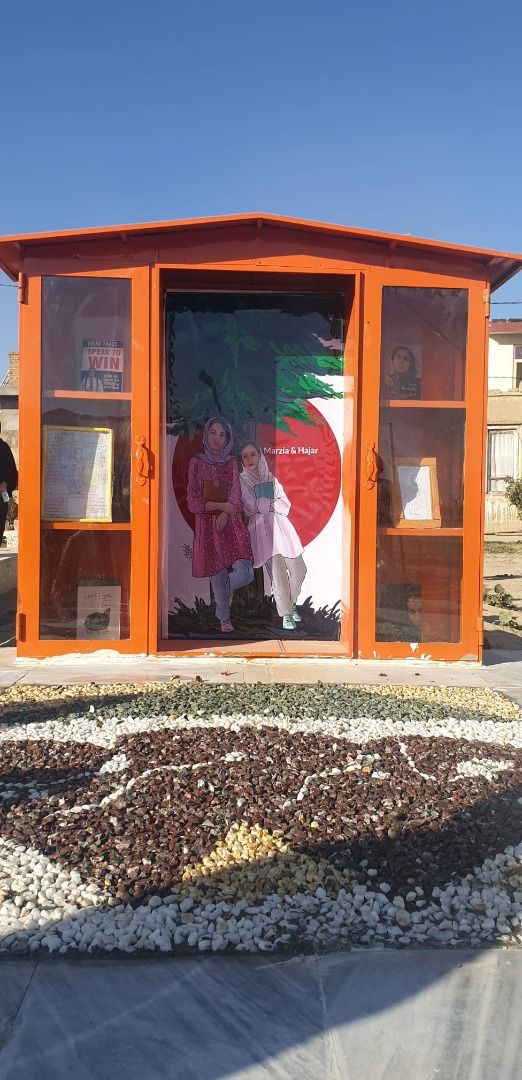 قربانیان حمله به آموشگاه کاج؛ خانواده مرضیه و هاجر کتابخانه کوچکی بر مزار آن‌ها ساختند