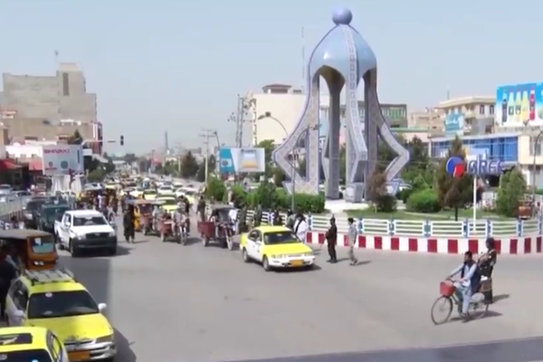 د طالبانو سترې محکمې په بلخ کې یوه ښځه په دُرو ووهله