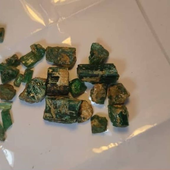 طالبان از فروش یک هزار و ۵۱۹ قیراط دیگر از زمرد پنجشیر خبر داد