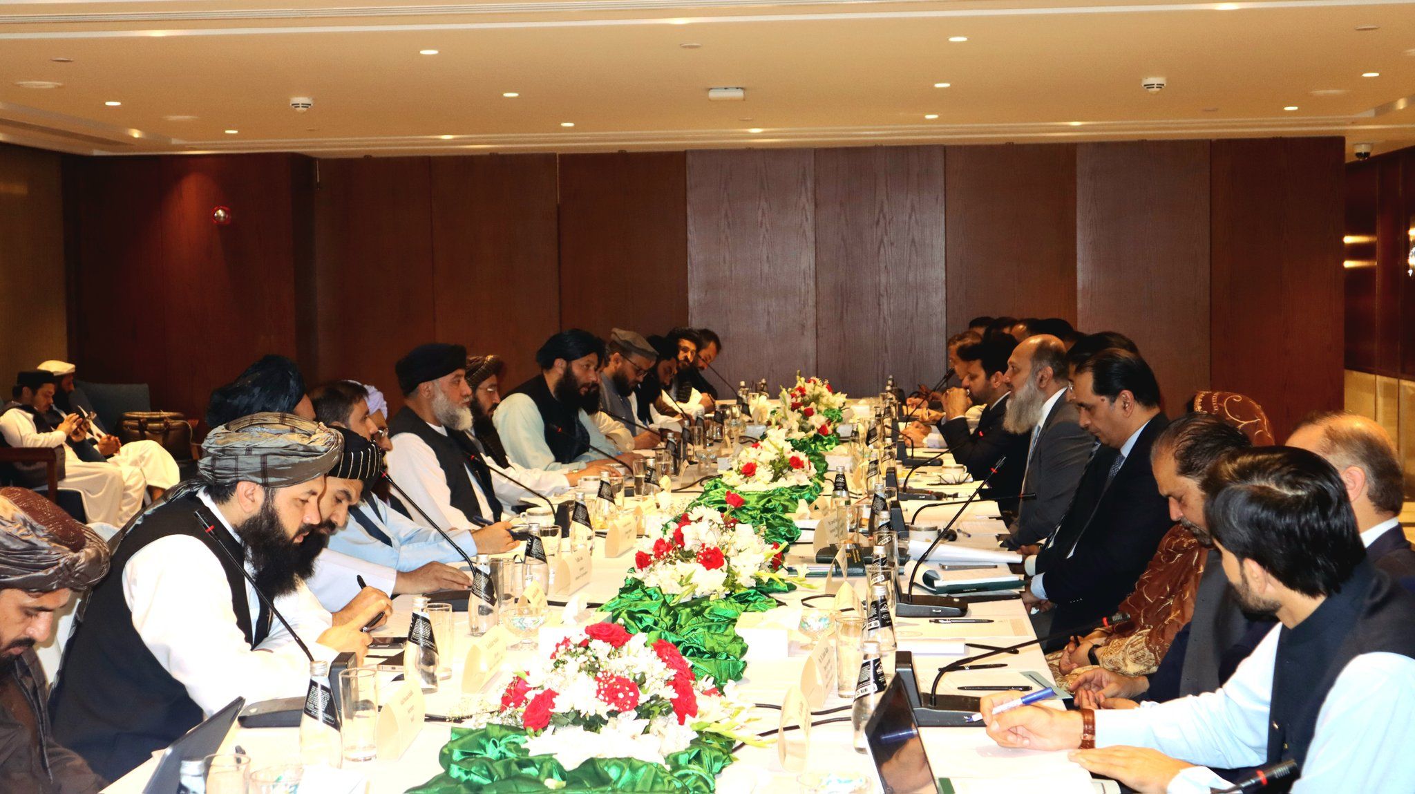 هیئت طالبان با وزیر تجارت پاکستان درباره تسهیل روابط تجاری گفت‌وگو کرد