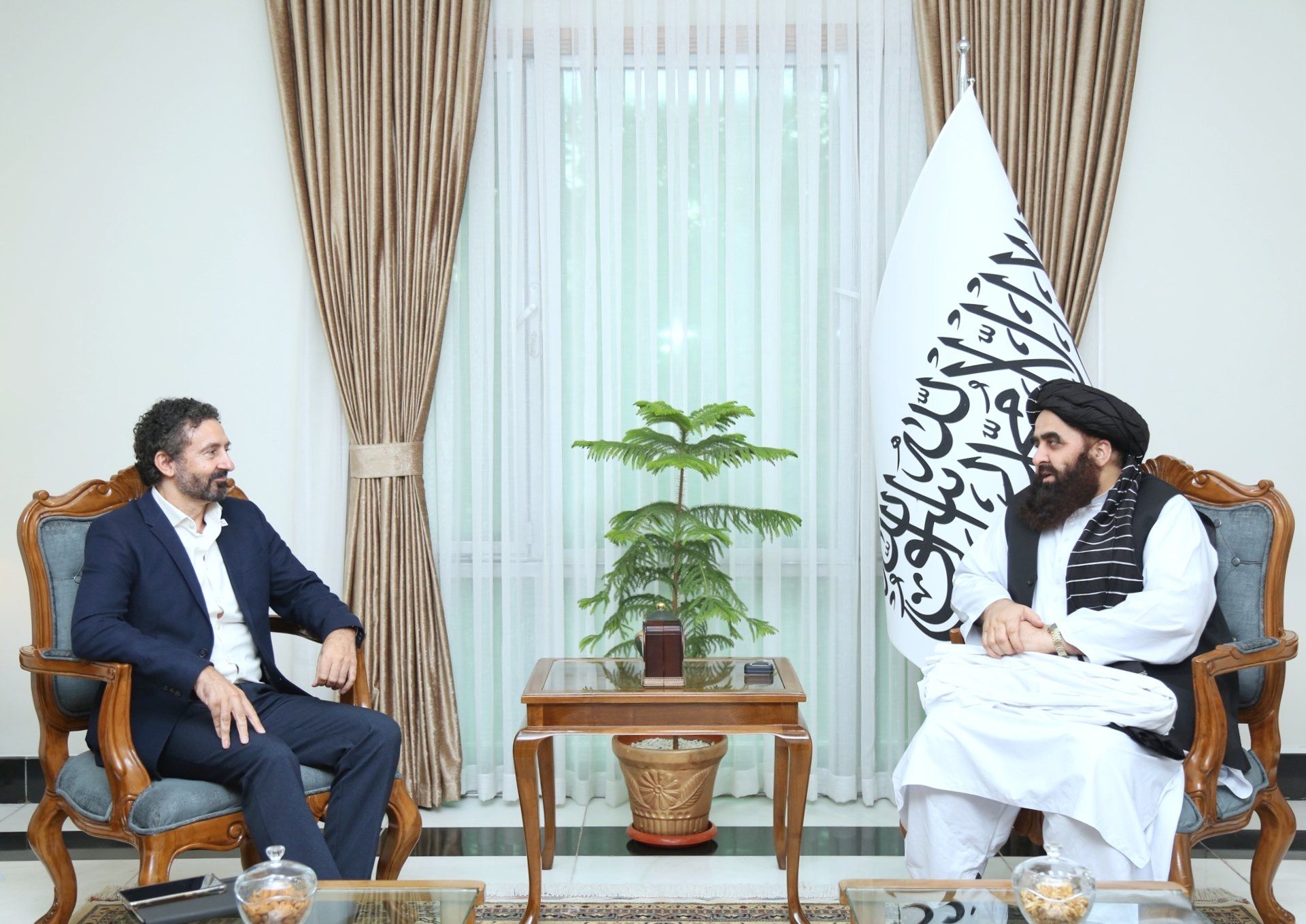 متقي د اسیا پسفیک مشر ته: د افغانانو هر اړخیز لاسنیوي چارې نورې هم ګړندۍ کړئ