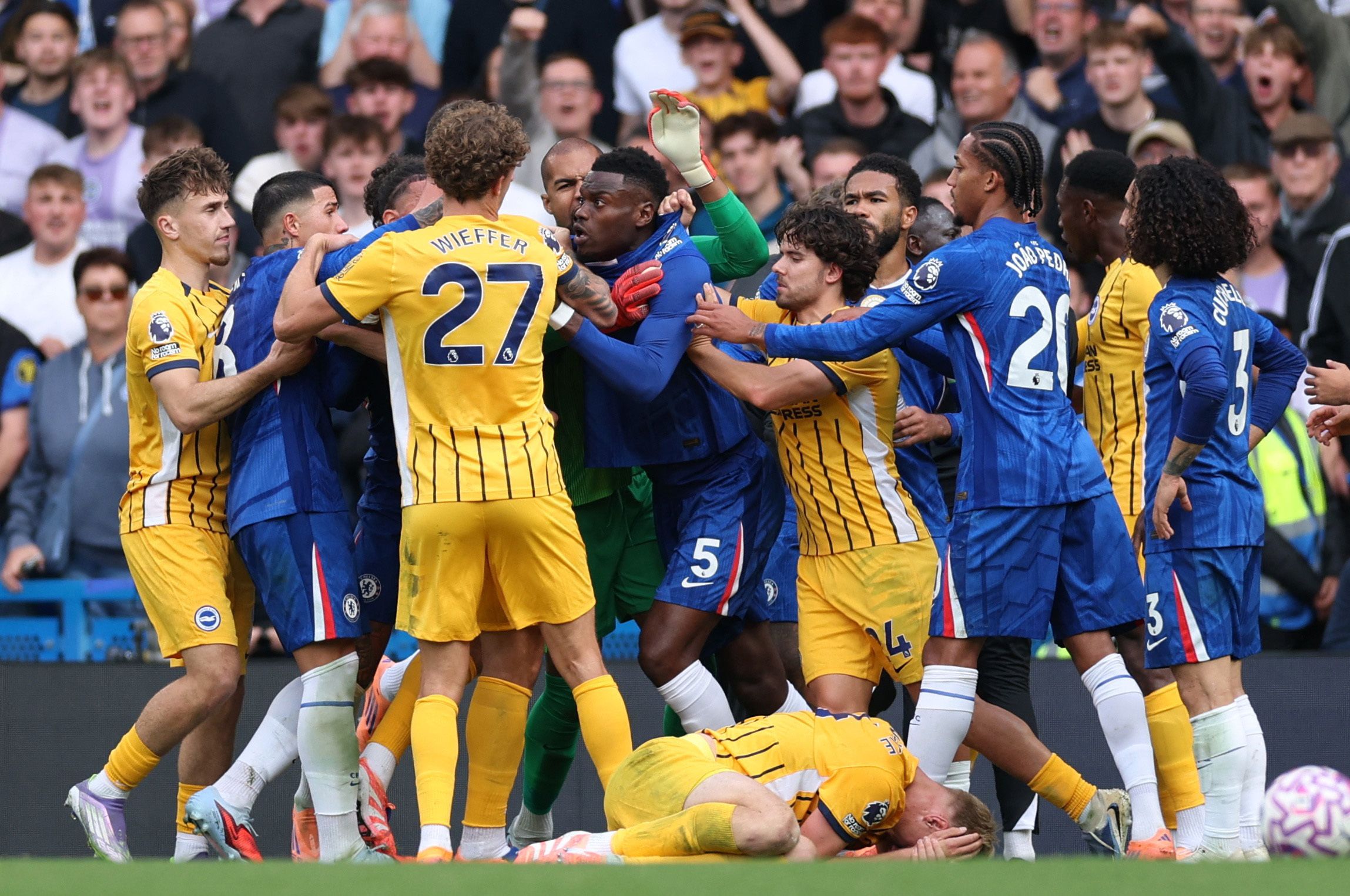 چلسی ده‌نفره در خانه مقابل برایتون ۳–۱ شکست خورد