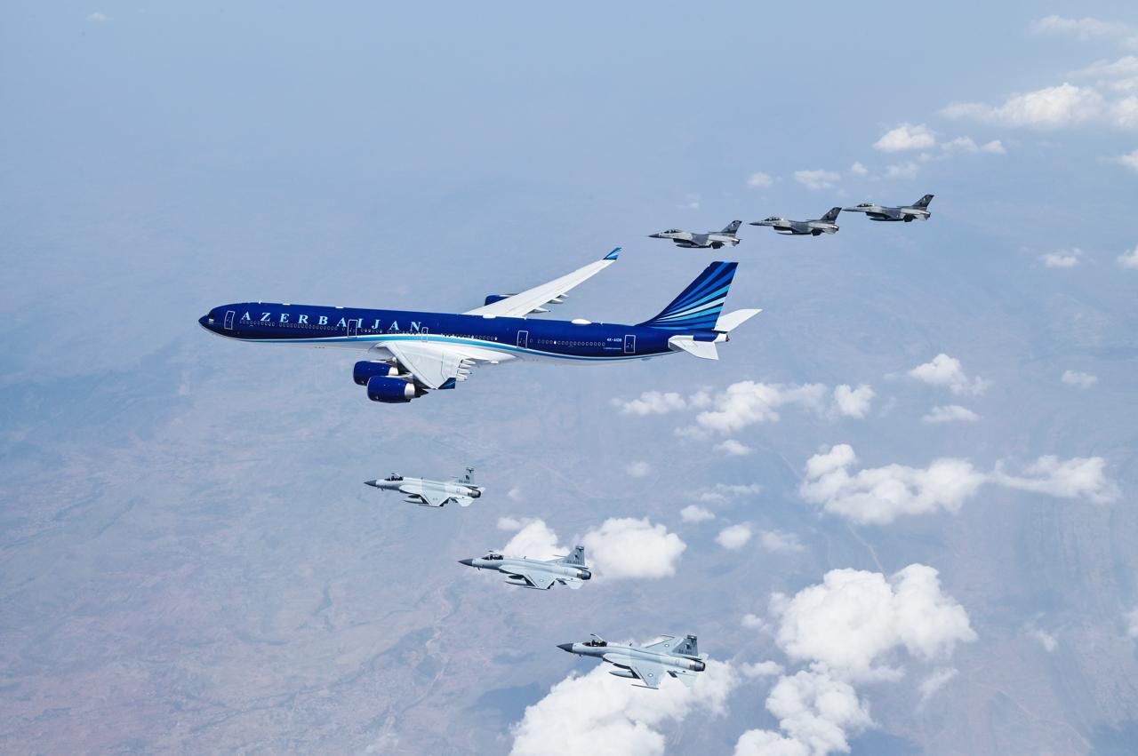 استقبال شش جت جنگی پاکستان از هوایپمای الهام علی‌اف