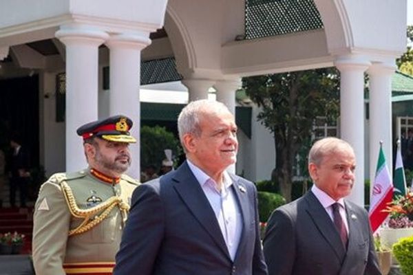 پاکستان او ایران د دوه اړخیزې سوداګرۍ حجم ۱۰ میلیارده ډالرو ته لوړوي