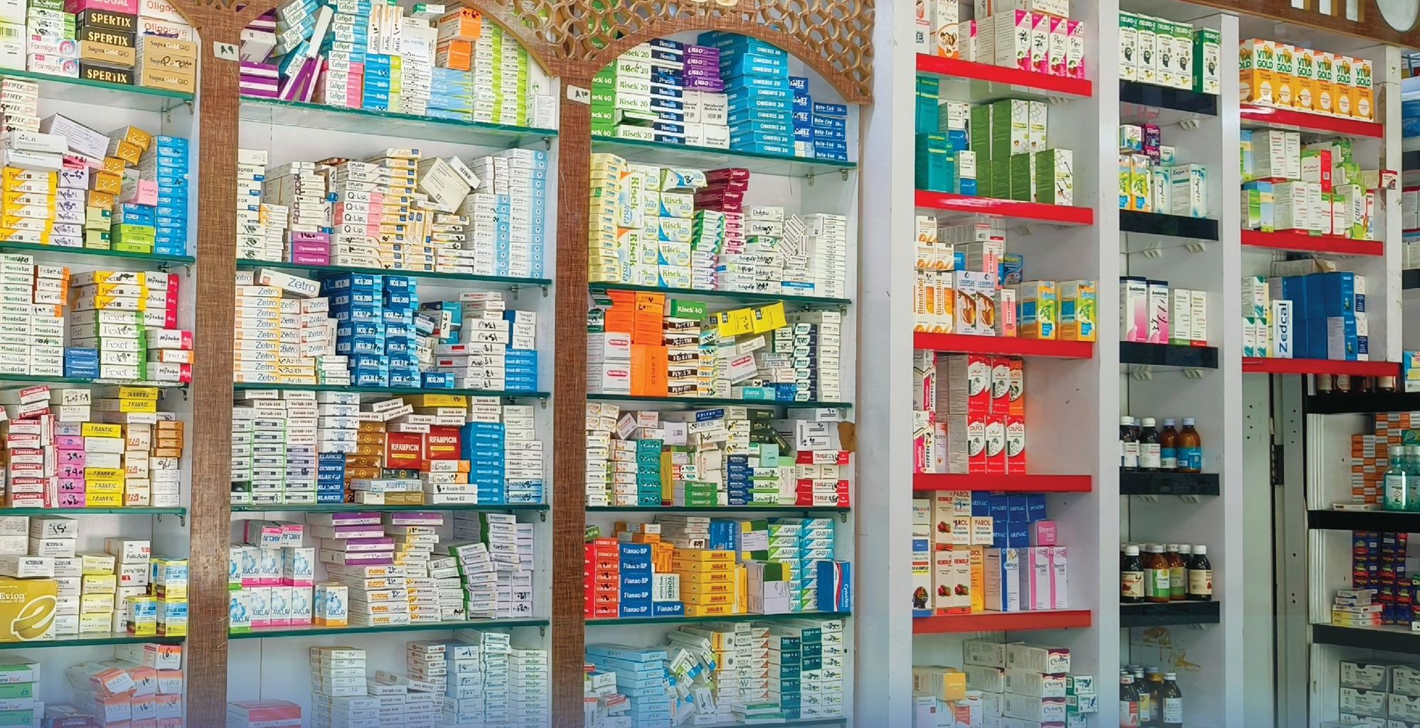 طالبانو په زابل کې ۵ درملتونونه له روغتیايي قوانینو د سرغړونې له امله تړلي