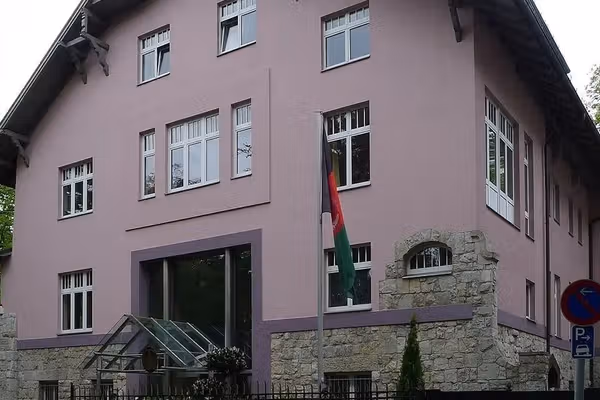 برلین نماینده طالبان را به عنوان سرپرست سفارت افغانستان در آلمان نمیپذیرد