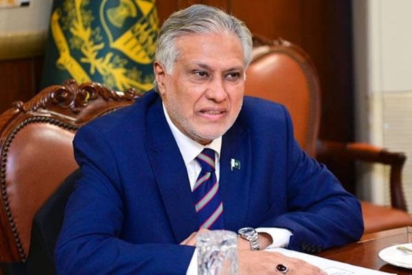 د پاکستان د بهرنیو چارو وزیر بنګلهدېش ته په سفر ولاړ