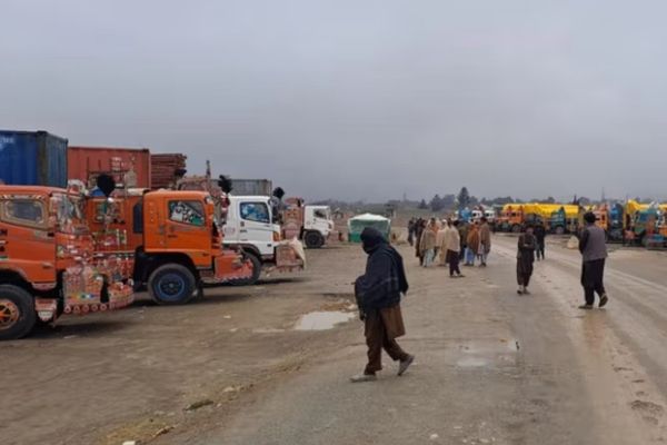 Clashes Between Pakistani Forces & Taliban In Torkham Displace Thousands