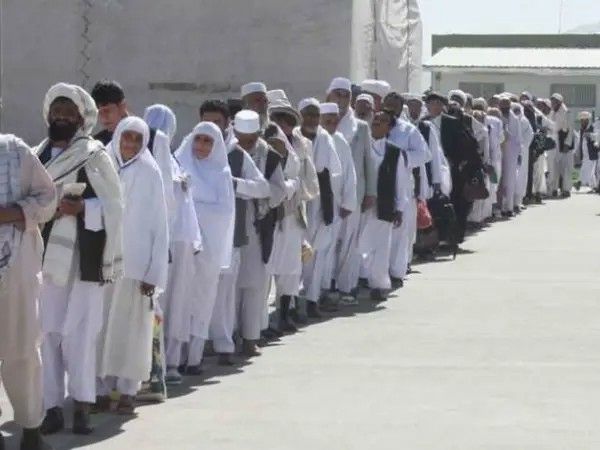 یک مقام طالبان می‌گوید حدود نیمی از سهمیه‌ حج امسال به اعضای طالبان اختصاص یافته است 