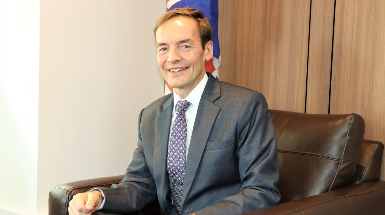 ریچارډ لېنډسي: له زده کړو څخه د نجونو محرومیت د افغانستان راتلونکی زیانمنوي